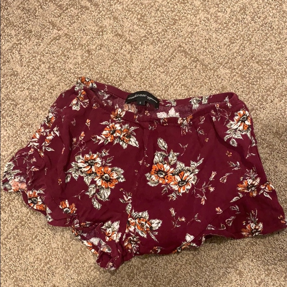 Flowy shorts with flower pattern